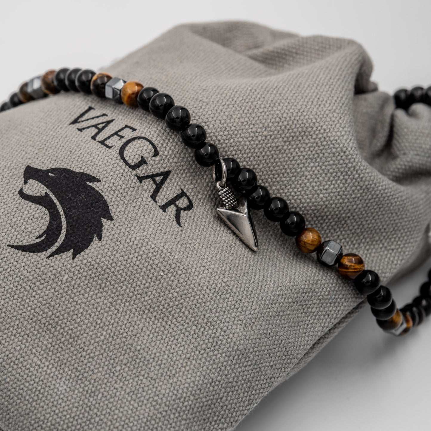 VAEGAR Arrow Necklace and it's Pouch