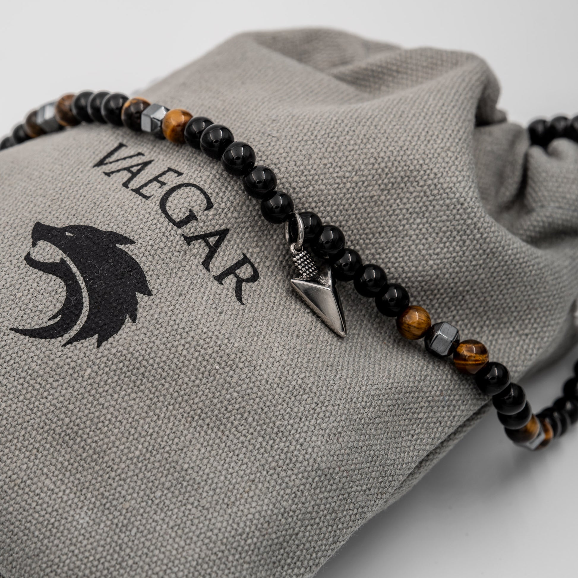 VAEGAR Arrow Necklace and it's Pouch
