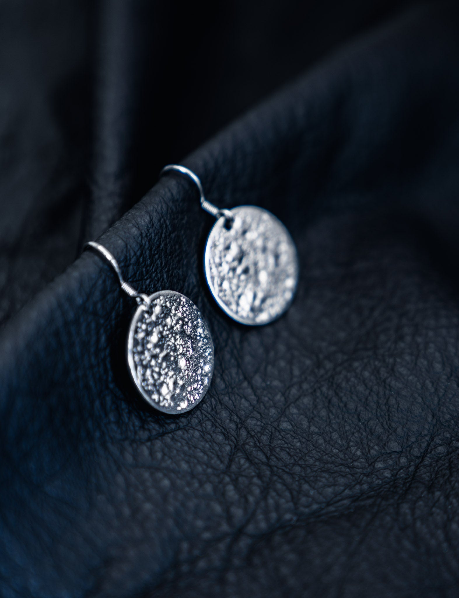 VAEGAR Moon Earring