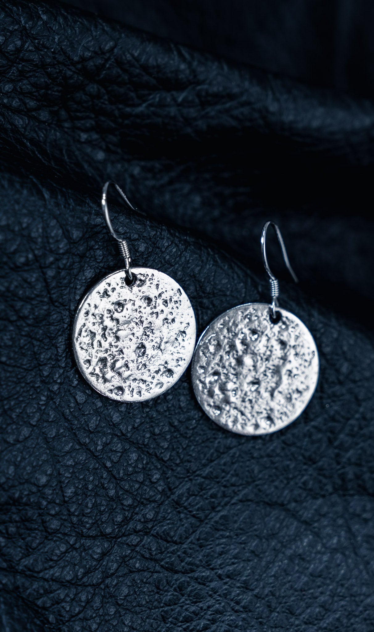 VAEGAR Moon Earring