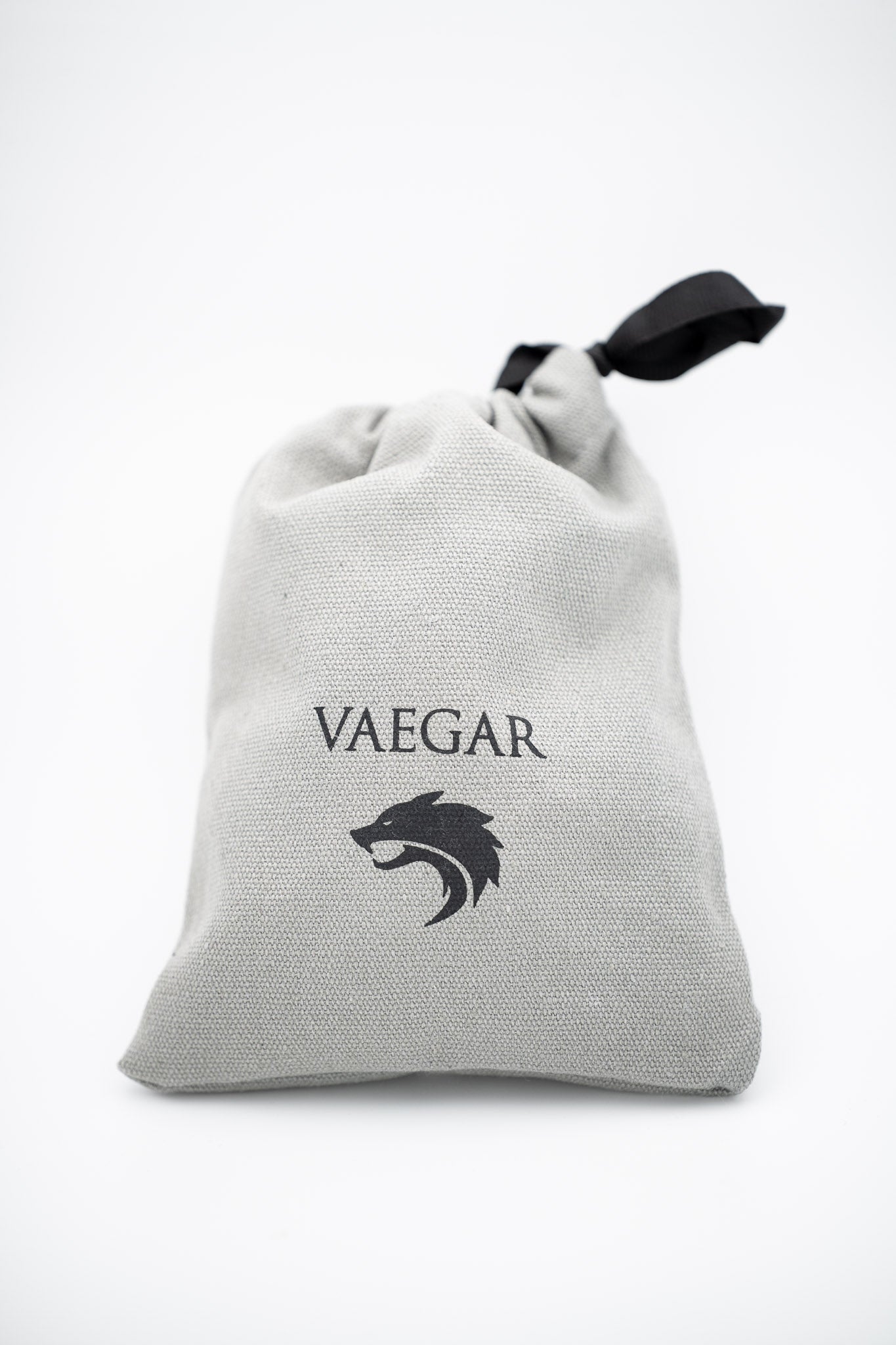 VAEGAR Path Arrow Necklace and it's Pouch