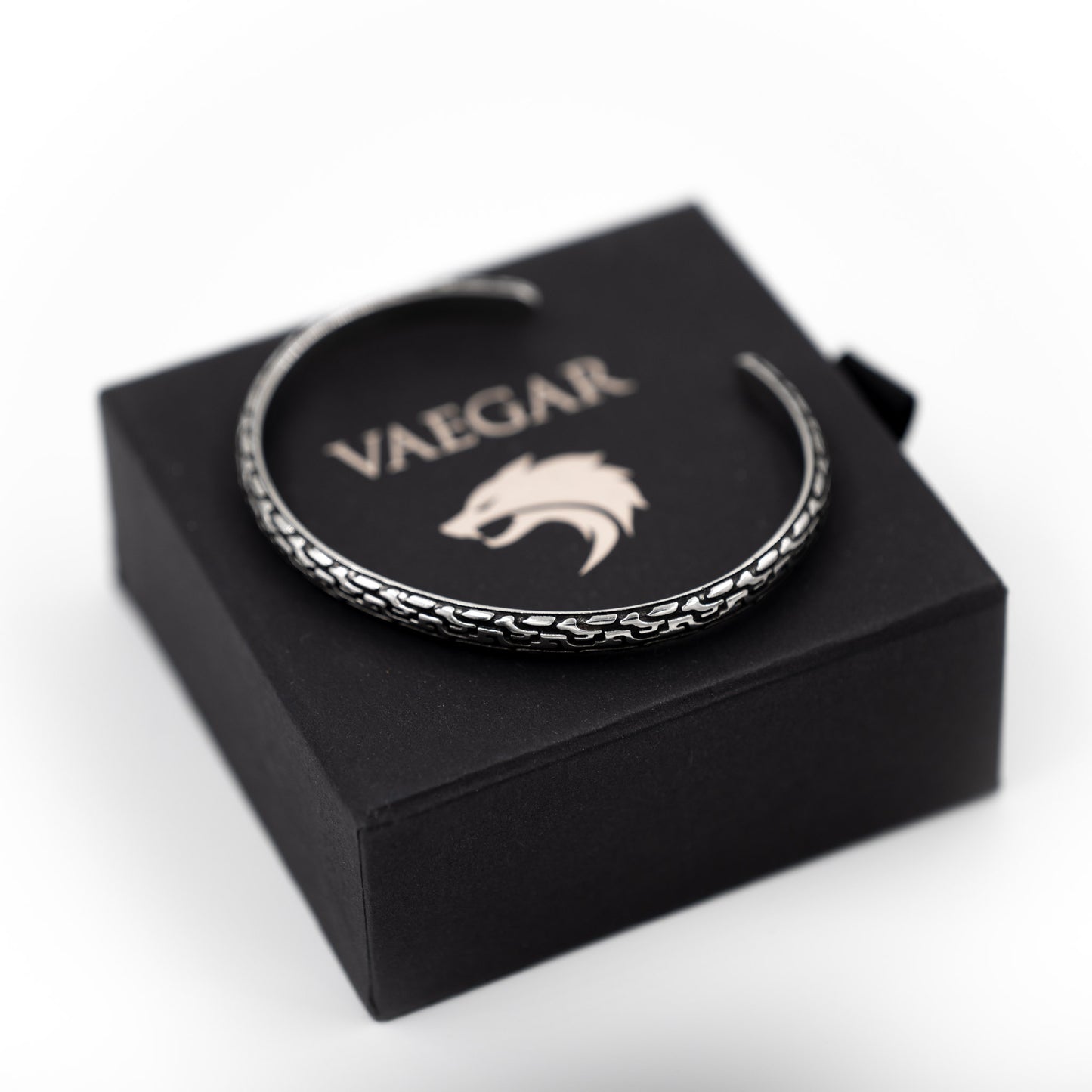 VAEGAR Path Bangle and it's Package