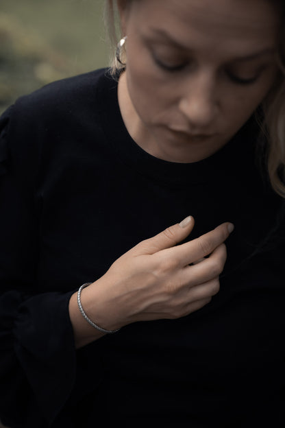 VAEGAR Braid Bangle and Female Model