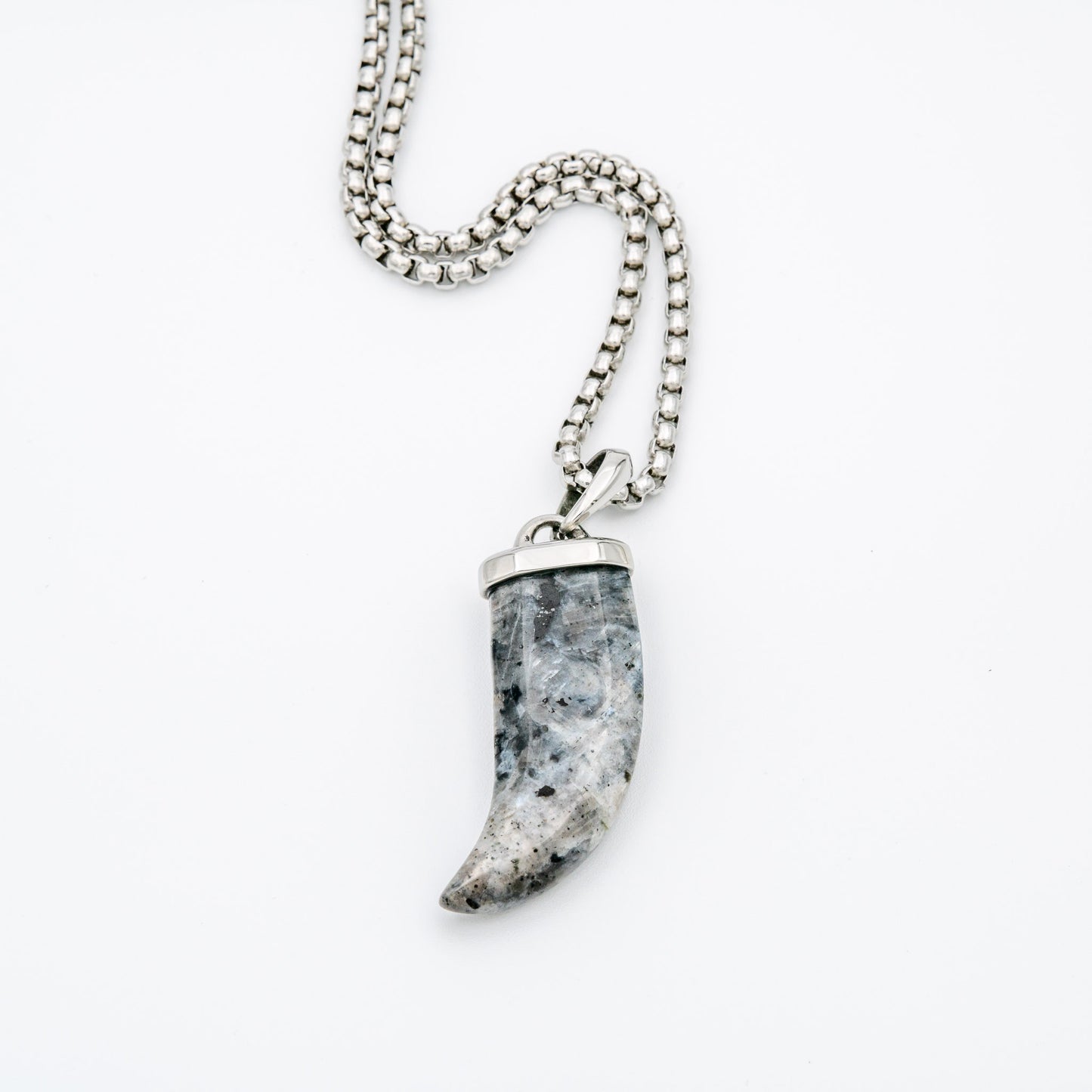 VAEGAR Strength Stone Tooth Necklace